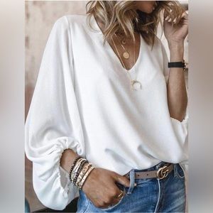 NWT! CHIFFON V-NECK BLOUSE WITH BALLOON SLEEVES. 😍